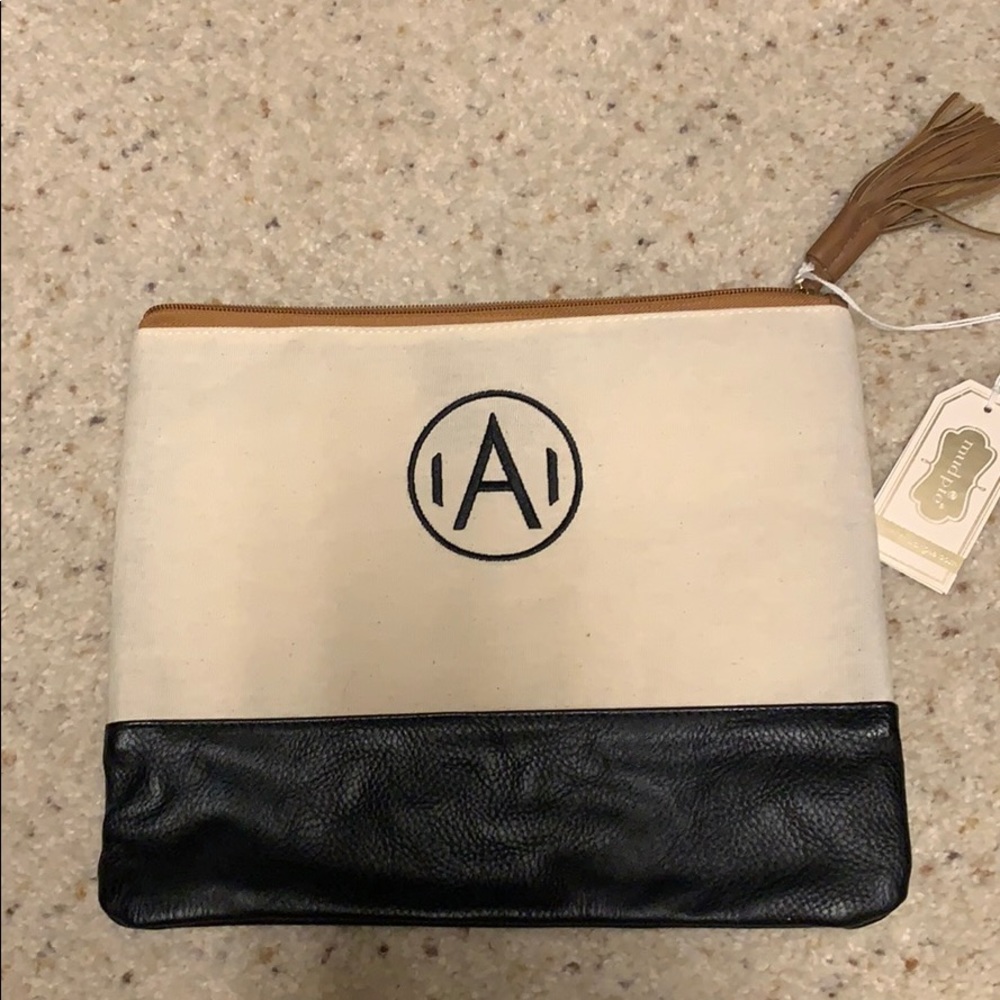 NWT Mud pie travel bag